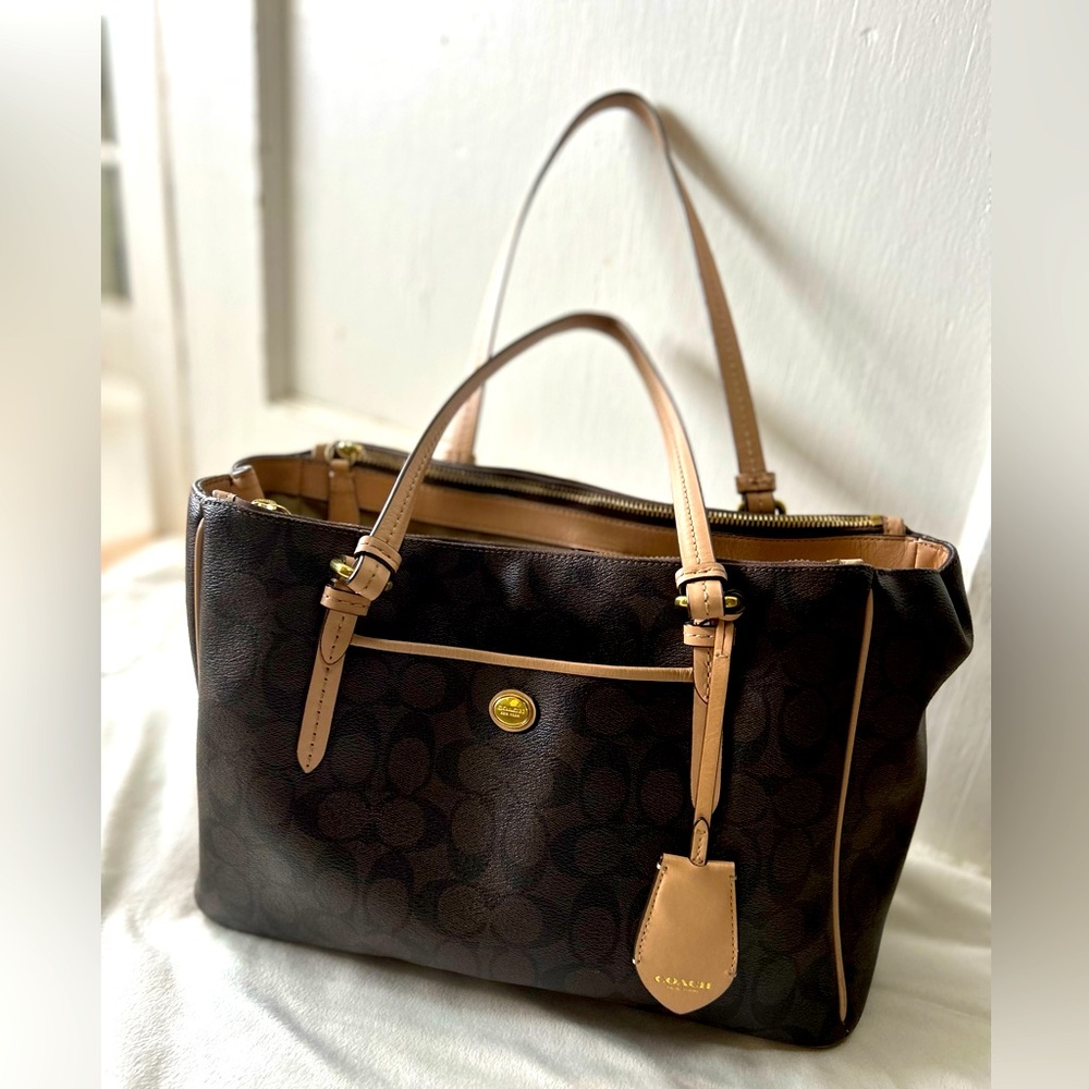 PEYTON SIGNATURE JORDAN DOUBLE ZIP CARRYALL
COACH F26187 ONE-COLOR